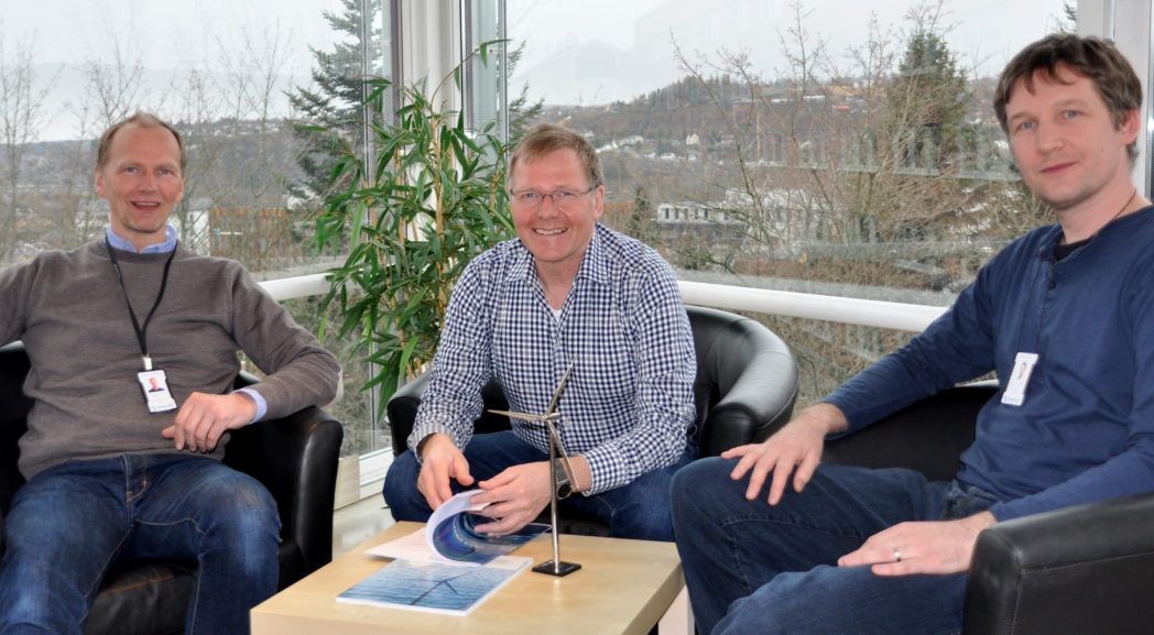 Prof. Dr. Hans-Gerd Busmann, Fraunhofer Institute for Wind Energy and Energy Systems Technology IWES sammen med John Olav Tande (til venstre) og Thomas Welte, begge fra SINTEF Energi.