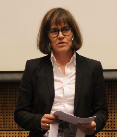 Mona J. Mølnvik presenting