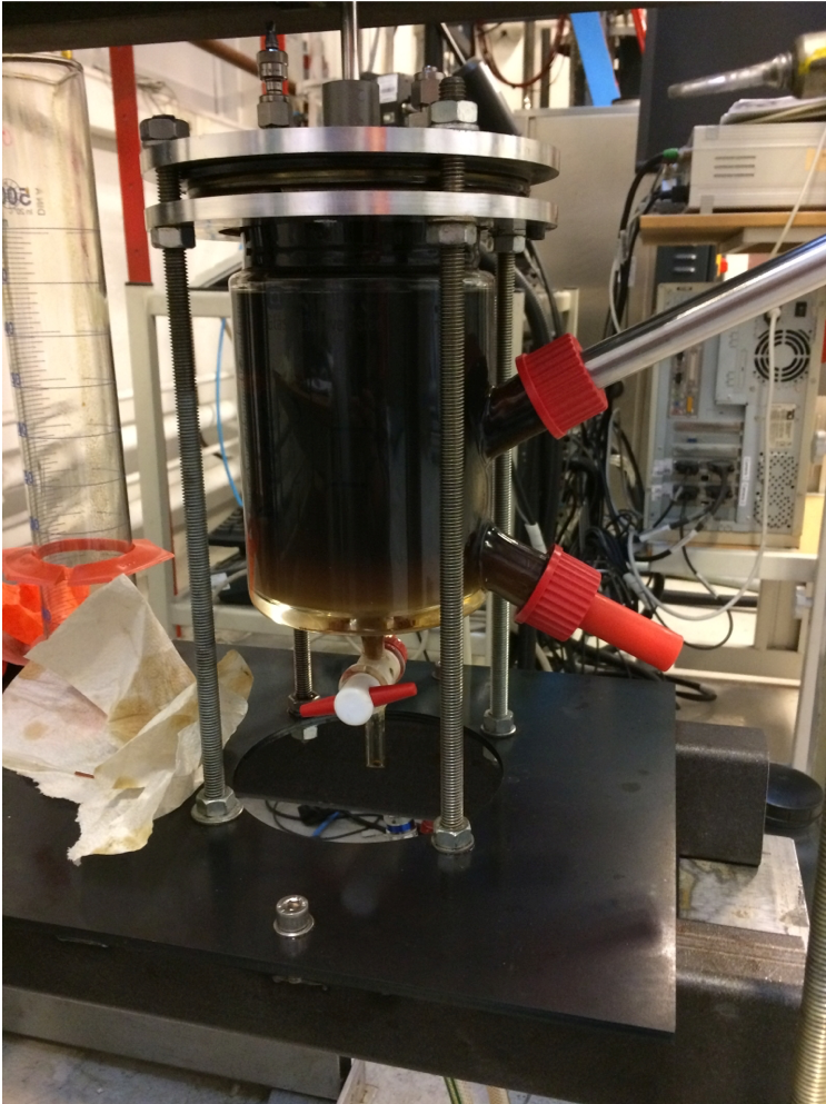 An experimental tank cell facility for measuring emulsion dynamics in a crude oil-water flowing system with an inserted probe camera.